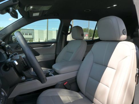 Used 2024 GMC Acadia Elevation w/ Luxury Package FWD image 7