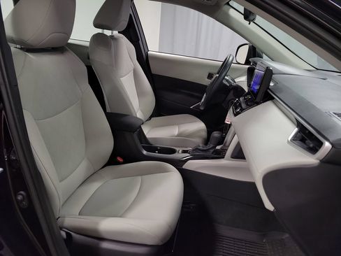 Used 2025 Toyota Corolla Cross L FWD image 27