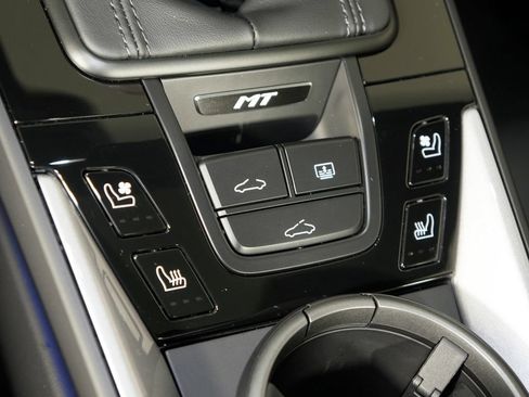 Certified 2025 Porsche 911 Carrera RWD image 37