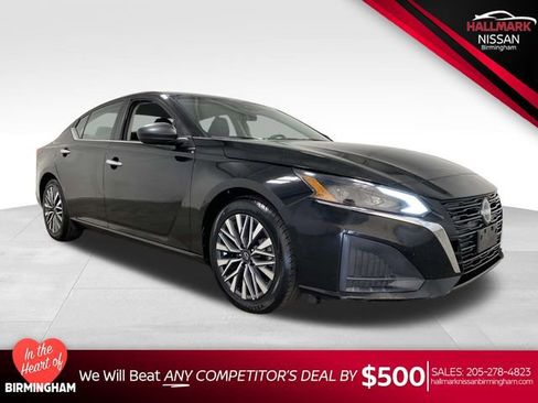 Used 2024 Nissan Altima 2.5 SV image 1