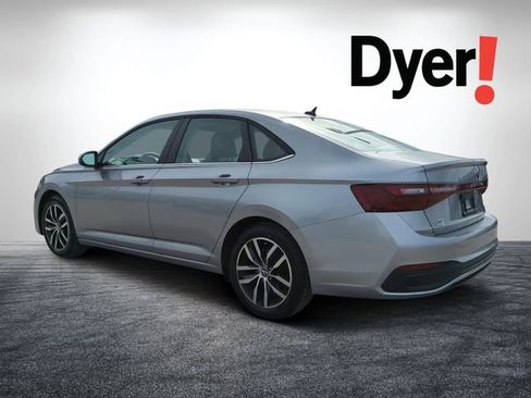 Used 2025 Volkswagen Jetta SE FWD image 6