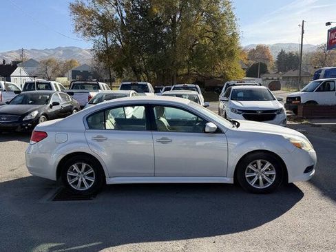 Used 2011 Subaru Legacy 2.5i Premium image 3