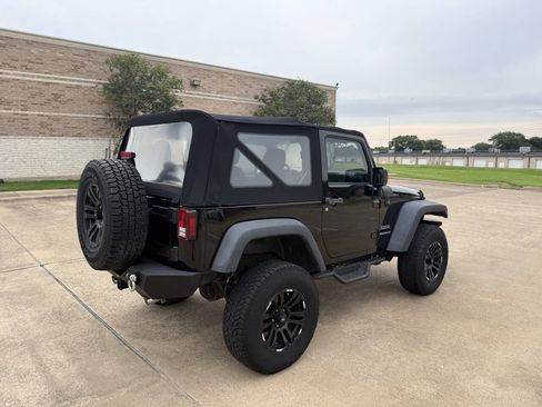 Used 2017 Jeep Wrangler Sport w/ Connectivity Group AWD/4WD image 5
