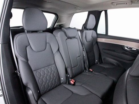 Certified 2025 Volvo XC90 B6 Plus image 24