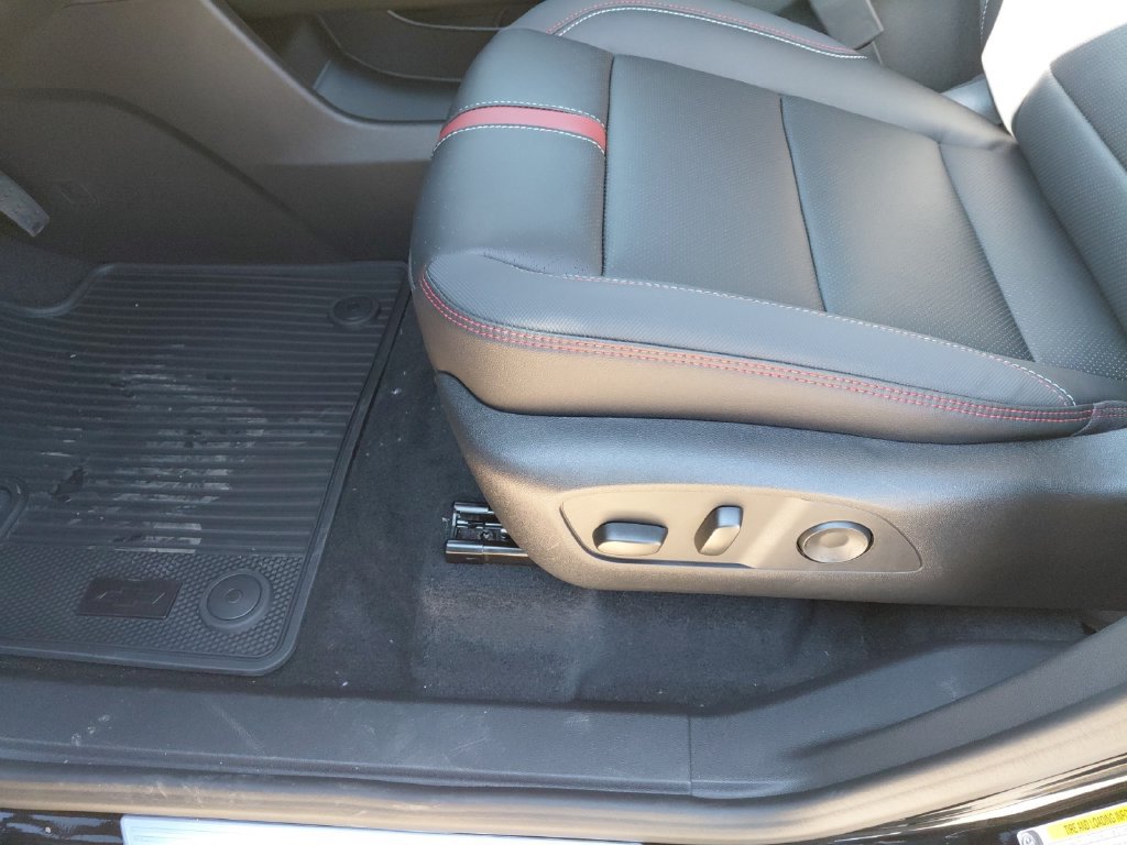 Used 2026 Chevrolet Traverse RS FWD image 30