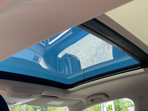 Certified 2023 Volkswagen Atlas SE w/ Panoramic Sunroof Package AWD/4WD image 18