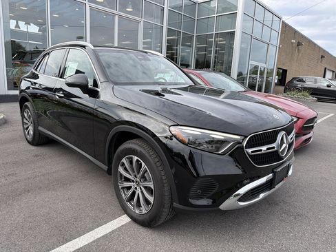 Used 2023 Mercedes-Benz GLC 300 4MATIC image 2