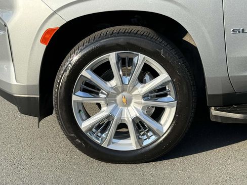 Used 2023 Chevrolet Suburban High Country image 7