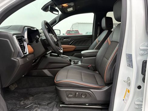 Used 2023 GMC Canyon AT4 image 12