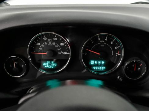 Used 2018 Jeep Wrangler Sahara w/ Connectivity Group AWD/4WD image 14