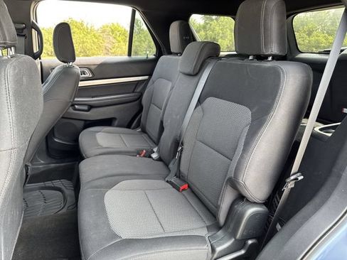 Used 2018 Ford Explorer XLT w/ Equipment Group 201A FWD image 22