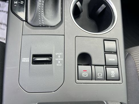 Used 2023 Toyota Highlander LE FWD image 29