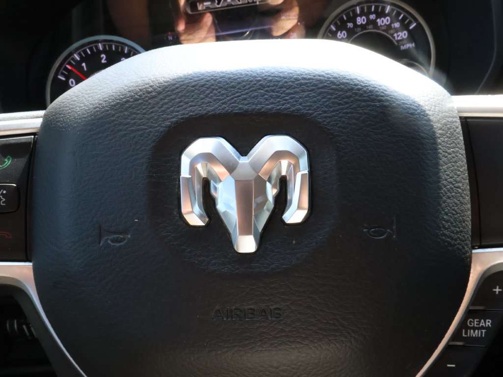 Used 2019 RAM 1500 4x4 Crew Cab image 24