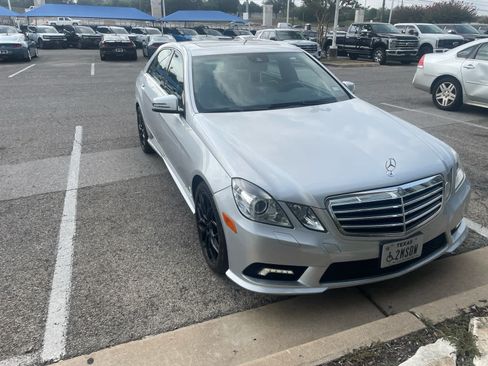Used 2011 Mercedes-Benz E 550 Sedan image 2