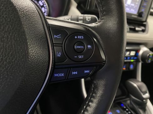 Used 2022 Toyota RAV4 XLE Premium AWD/4WD image 18