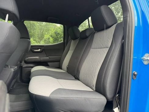 Used 2020 Toyota Tacoma TRD Off-Road AWD/4WD image 12