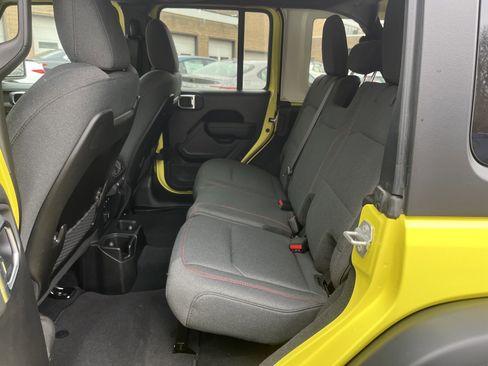 Used 2024 Jeep Wrangler Rubicon w/ Technology Group image 29