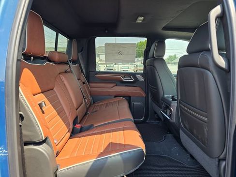 New 2026 GMC Sierra 2500 Denali Ultimate AWD/4WD image 12