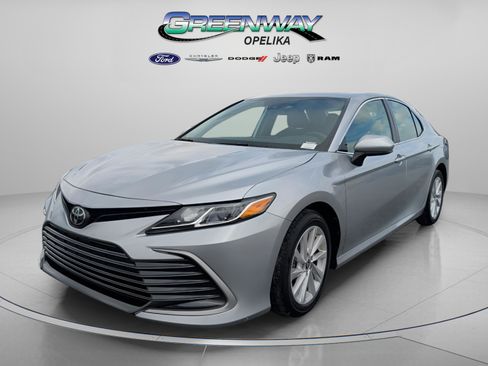 Used 2024 Toyota Camry LE image 4