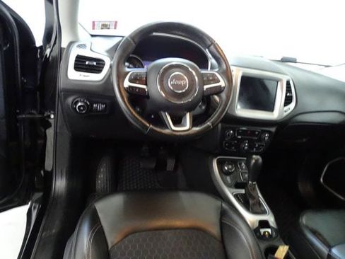 Used 2018 Jeep Compass Latitude w/ Popular Equipment Group AWD/4WD image 5