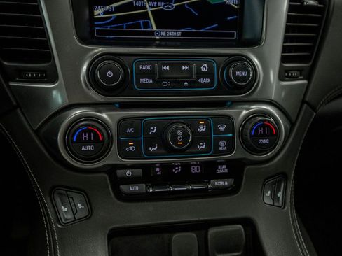 Used 2019 Chevrolet Suburban LT image 21