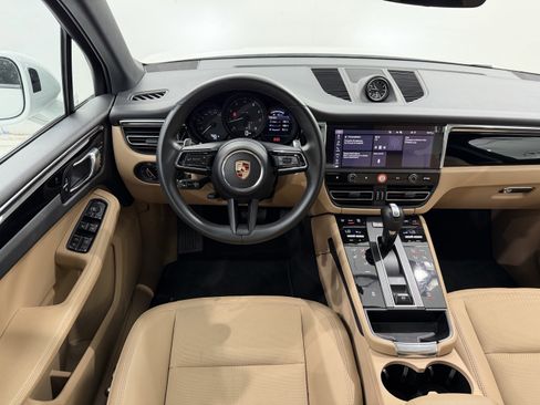 Certified 2025 Porsche Macan image 23