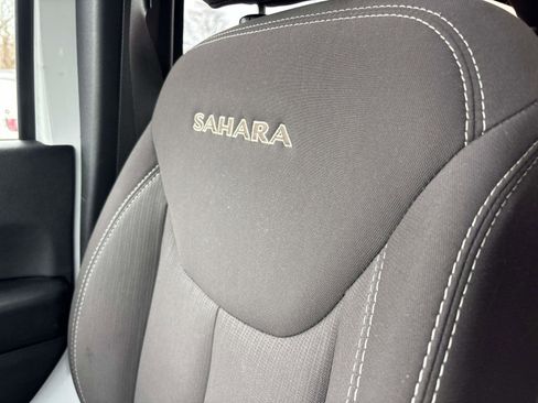 Certified 2017 Jeep Wrangler Unlimited Sahara w/ Connectivity Group image 20