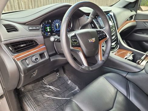 Used 2019 Cadillac Escalade Premium Luxury RWD image 23