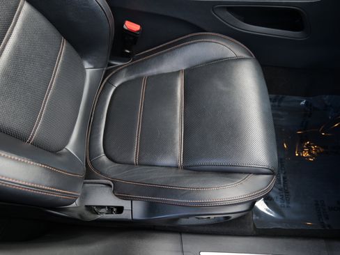 Used 2018 Jaguar F-PACE Prestige image 38