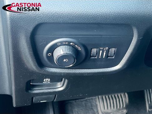 Used 2023 Jeep Grand Cherokee L Limited w/ Luxury Tech Group II image 13