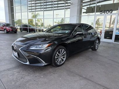 Used 2019 Lexus ES 300h w/ Premium Package