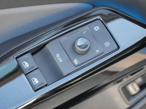 Used 2023 Volkswagen ID.4 Pro S image 19