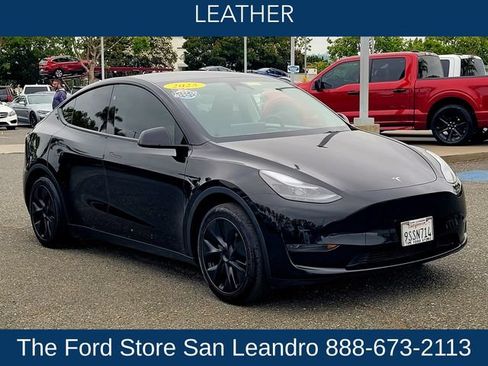 Used 2025 Tesla Model Y Long Range RWD image 3