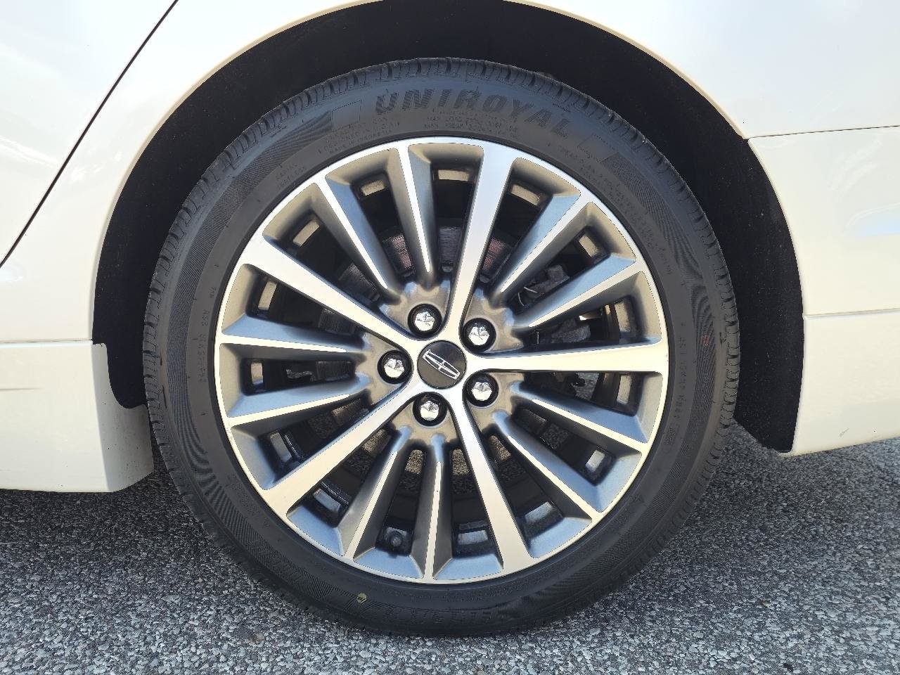 Used 2018 Lincoln MKZ Select w/ Select Plus Package AWD/4WD image 9