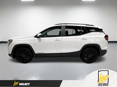 Used 2022 GMC Terrain SLE w/ GMC Pro Grade Package AWD/4WD image 10