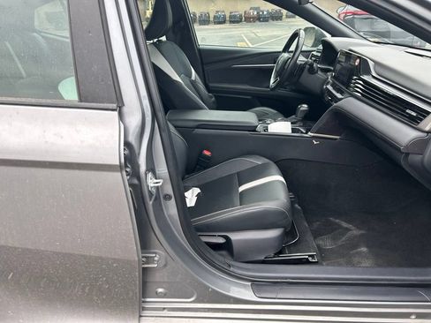 Used 2025 Toyota Camry SE FWD image 13