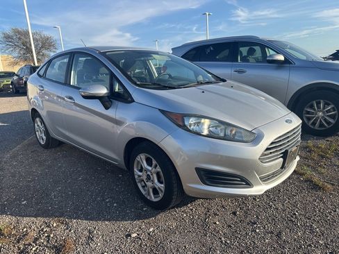 Used 2016 Ford Fiesta SE image 1
