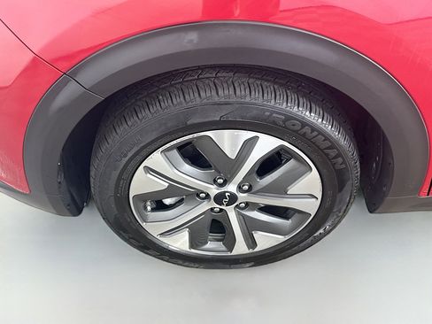 Used 2022 Kia Niro EX w/ Cold Weather Package FWD image 38