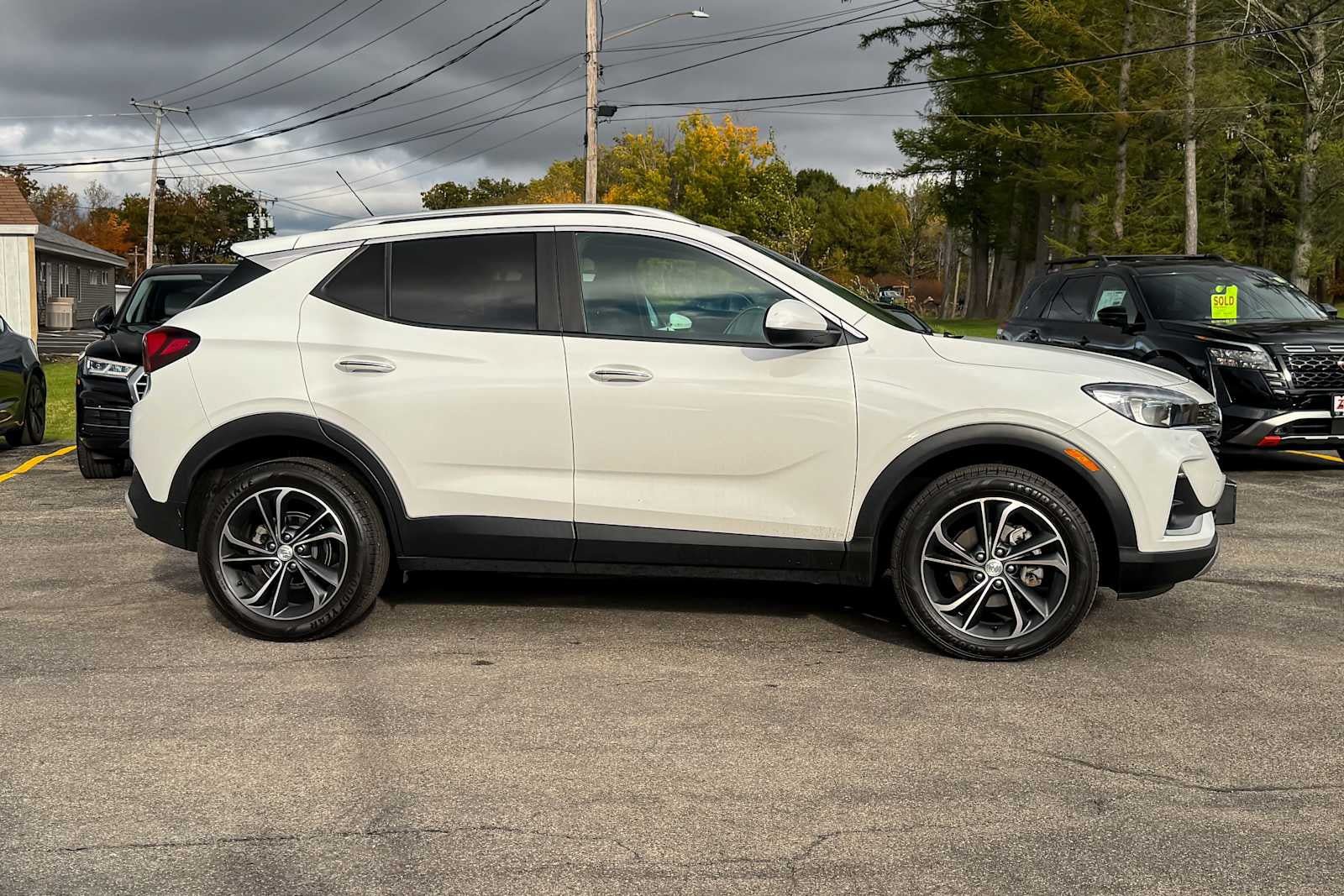 Used 2022 Buick Encore GX Select AWD/4WD image 2