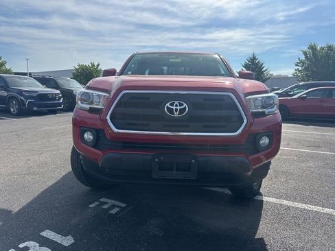 Used 2016 Toyota Tacoma SR5 w/ Towing Package AWD/4WD image 2