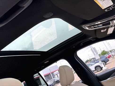 Used 2024 Jeep Grand Cherokee Limited w/ Luxury Tech Group II image 14