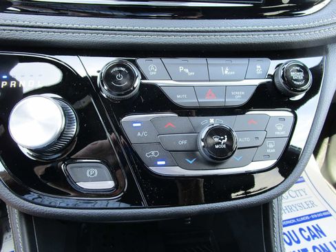 New 2026 Chrysler Pacifica Limited w/ Uconnect Theater Family Group AWD/4WD image 38