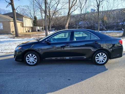 Used 2012 Toyota Camry SE image 2