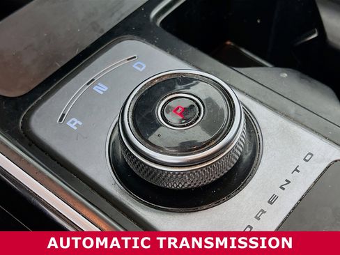 Used 2022 Kia Sorento S image 12