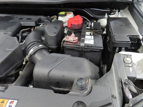 Used 2016 Ford Explorer XLT w/ Equipment Group 202A AWD/4WD image 27