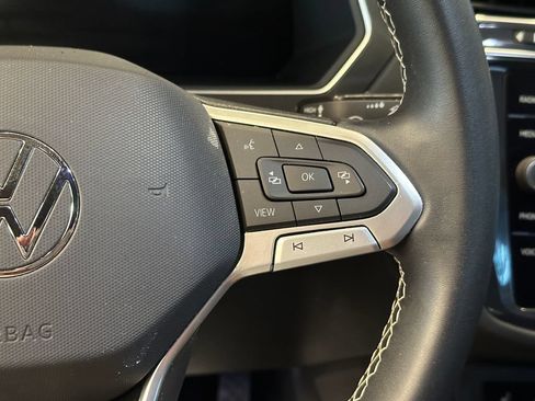 Used 2023 Volkswagen Tiguan SE AWD/4WD image 11