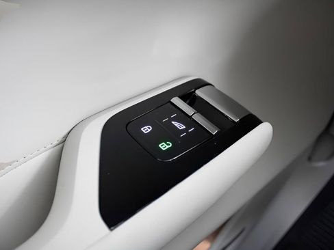 New 2025 Volvo EX90 Ultra image 19