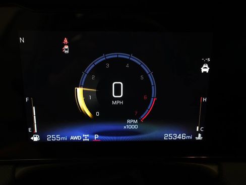 Used 2025 Chevrolet TrailBlazer LT image 2