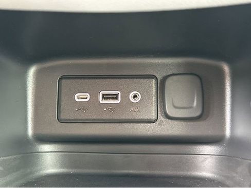Used 2023 Chevrolet Equinox LT AWD/4WD image 20