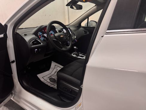 Used 2018 Chevrolet Cruze LT w/ Convenience Package image 11